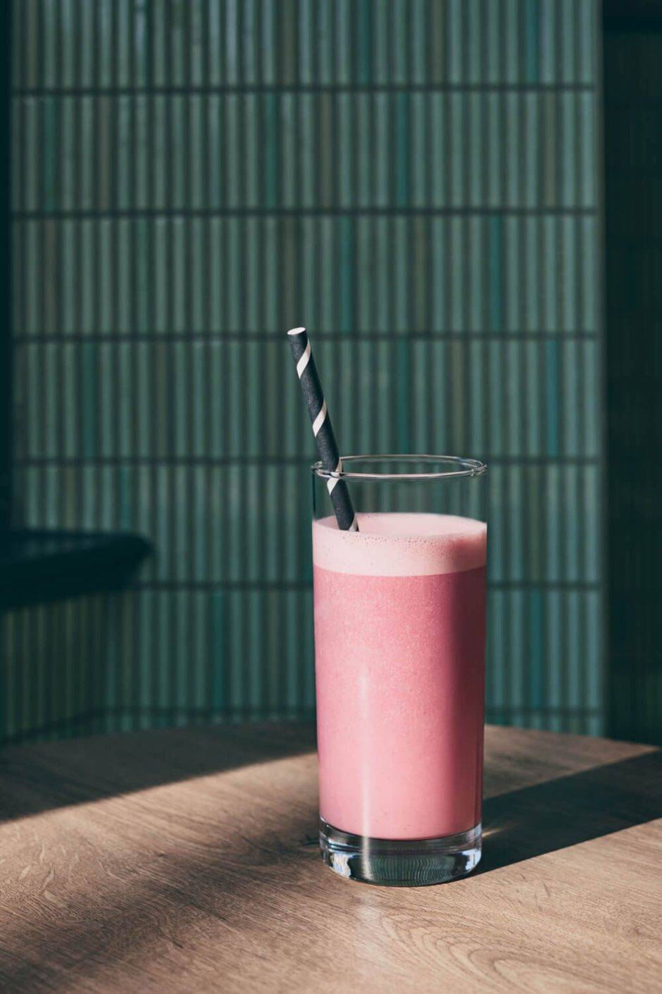 Marleen-Visser-Food-Photography-Pink Smoothie Moodsjpg